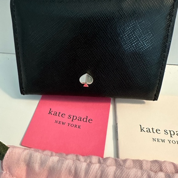 Kate Spade bi-fold wallet - Picture 7 of 7